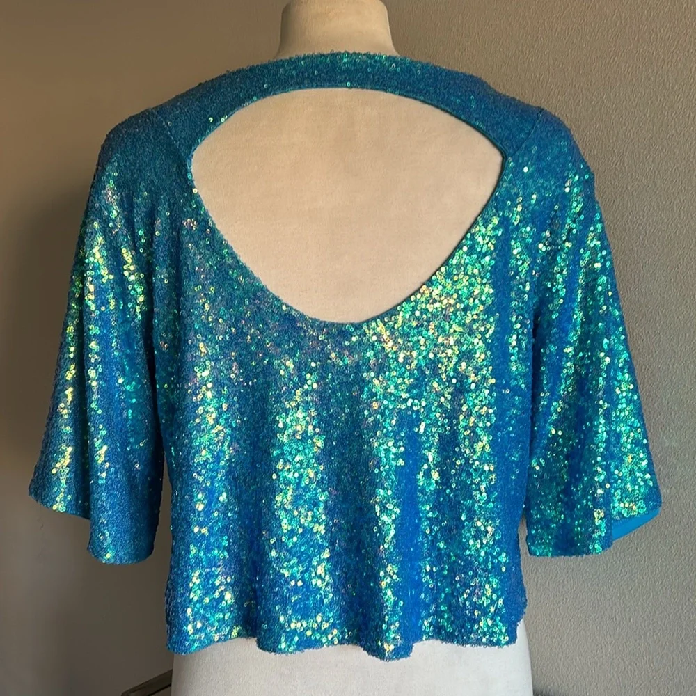 Lily White | Womens Blue Sequin Crop Top w/ Lining & Keyhole Cutout - Size XL - Picture 2 of 12